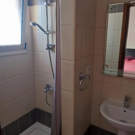 Cosy Seaview Two Bedroom Aparment Tombs Of The Kings *